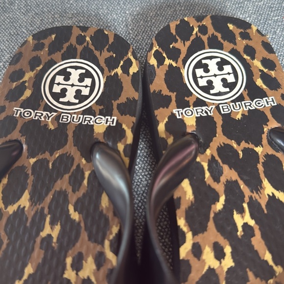 Tory Burch Black and Leopard Flip Flops M - Picture 2 of 6